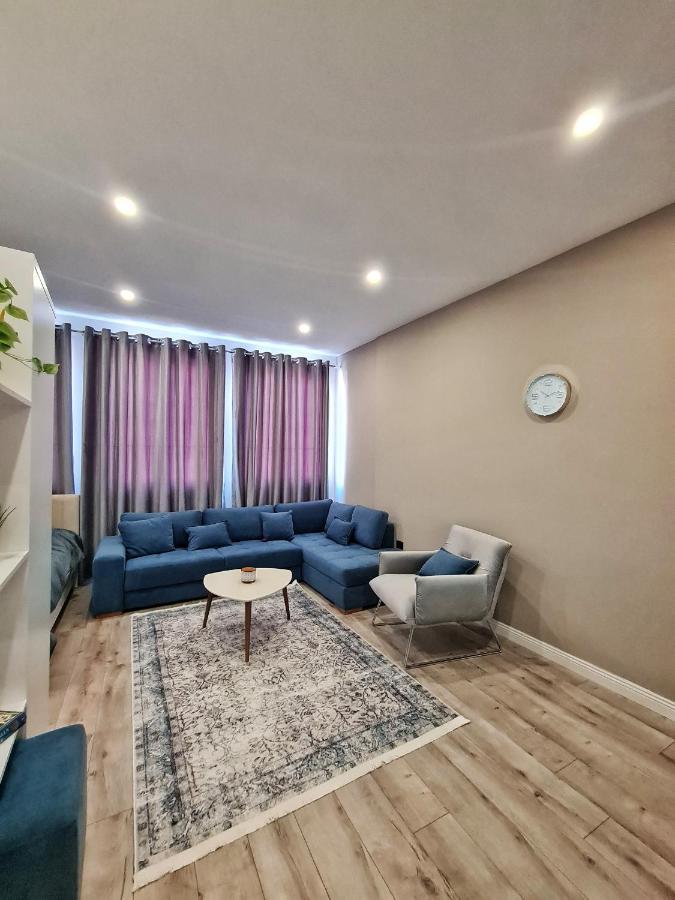 Apartment Cane *