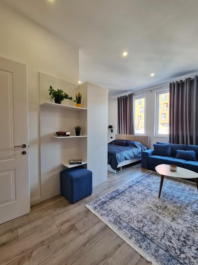 Apartment Cane