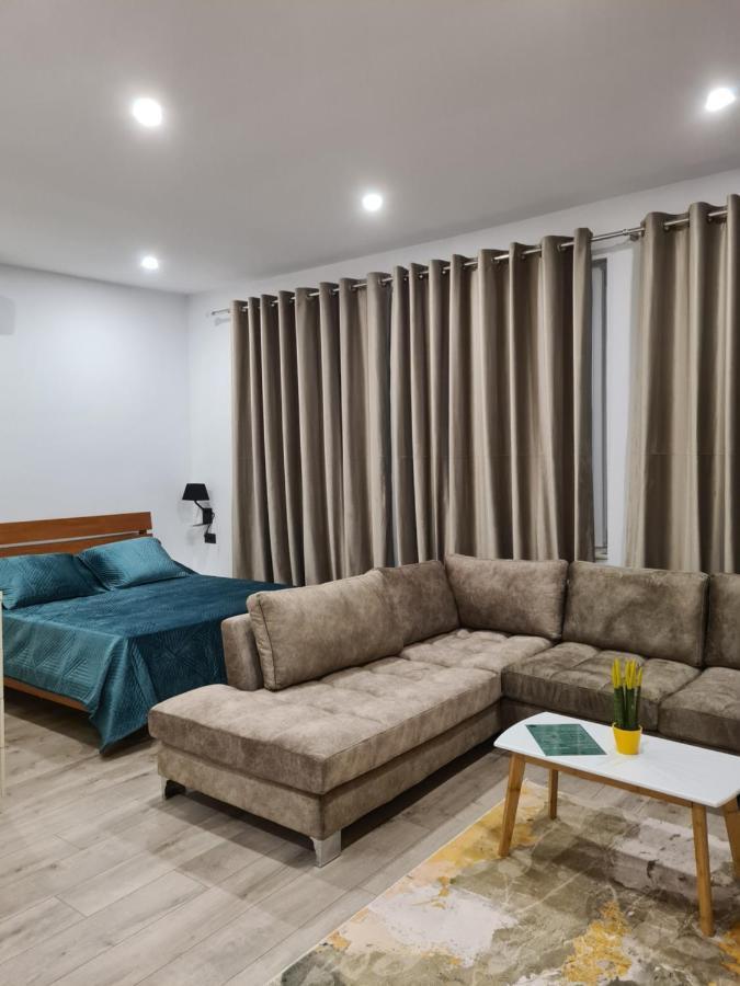 Cane Appartement Tirana